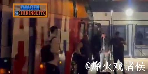 世体:霍安-加西亚因遭受撞击一瘸一拐,但能出 世体:霍安-加西亚因遭受撞击一瘸一拐,但能出