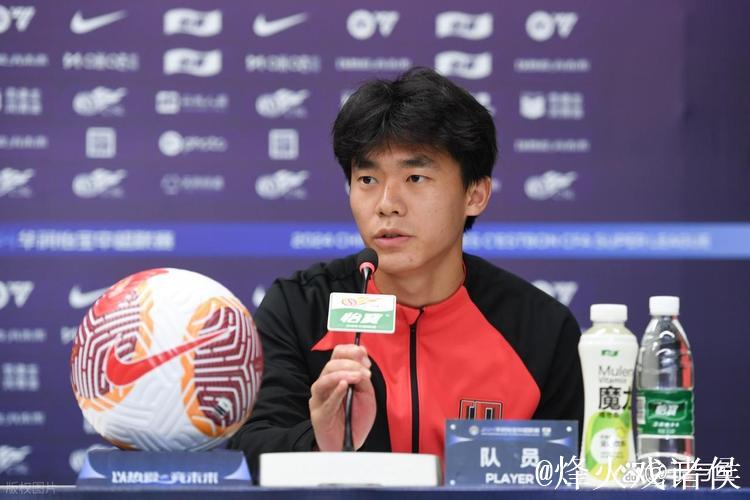 亚冠-蓉城全场仅1射正胡荷韬伤退 蓉城0-2柔佛新山